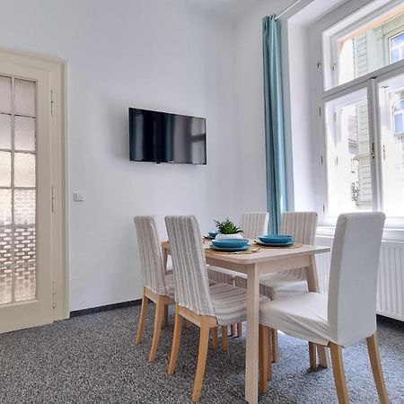 Finnem Rentals Tyrsova 布拉格 外观 照片