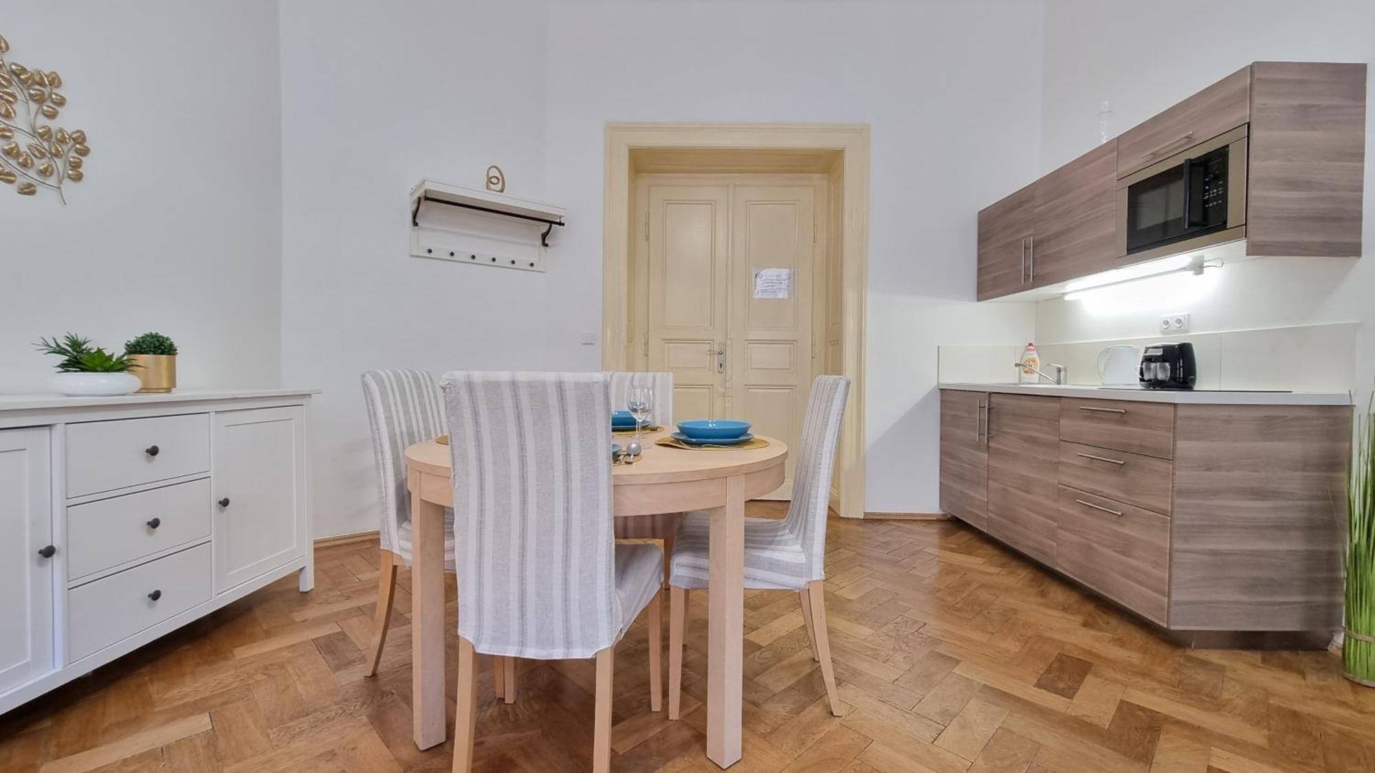 Finnem Rentals Tyrsova 布拉格 外观 照片