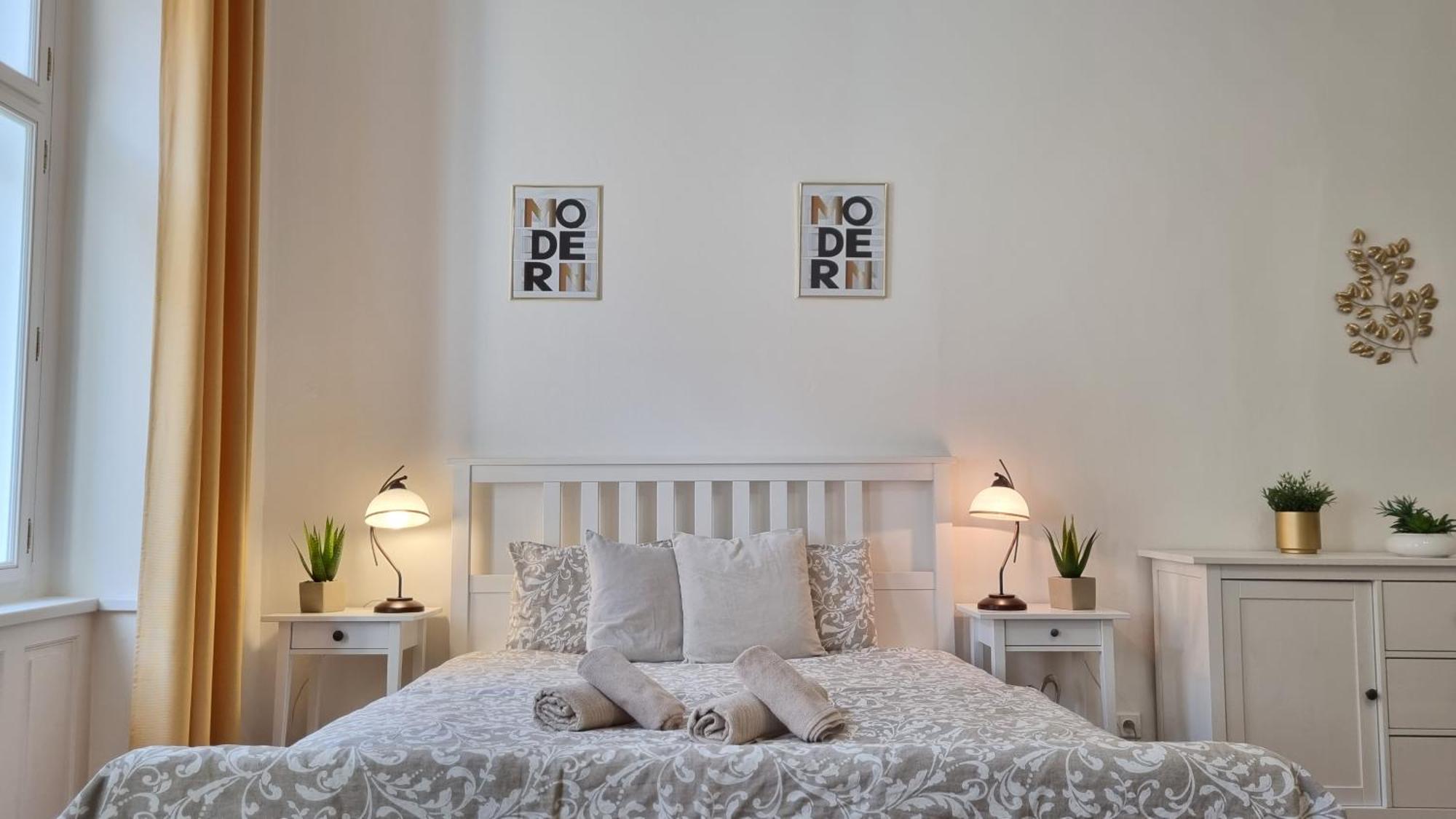 Finnem Rentals Tyrsova 布拉格 外观 照片