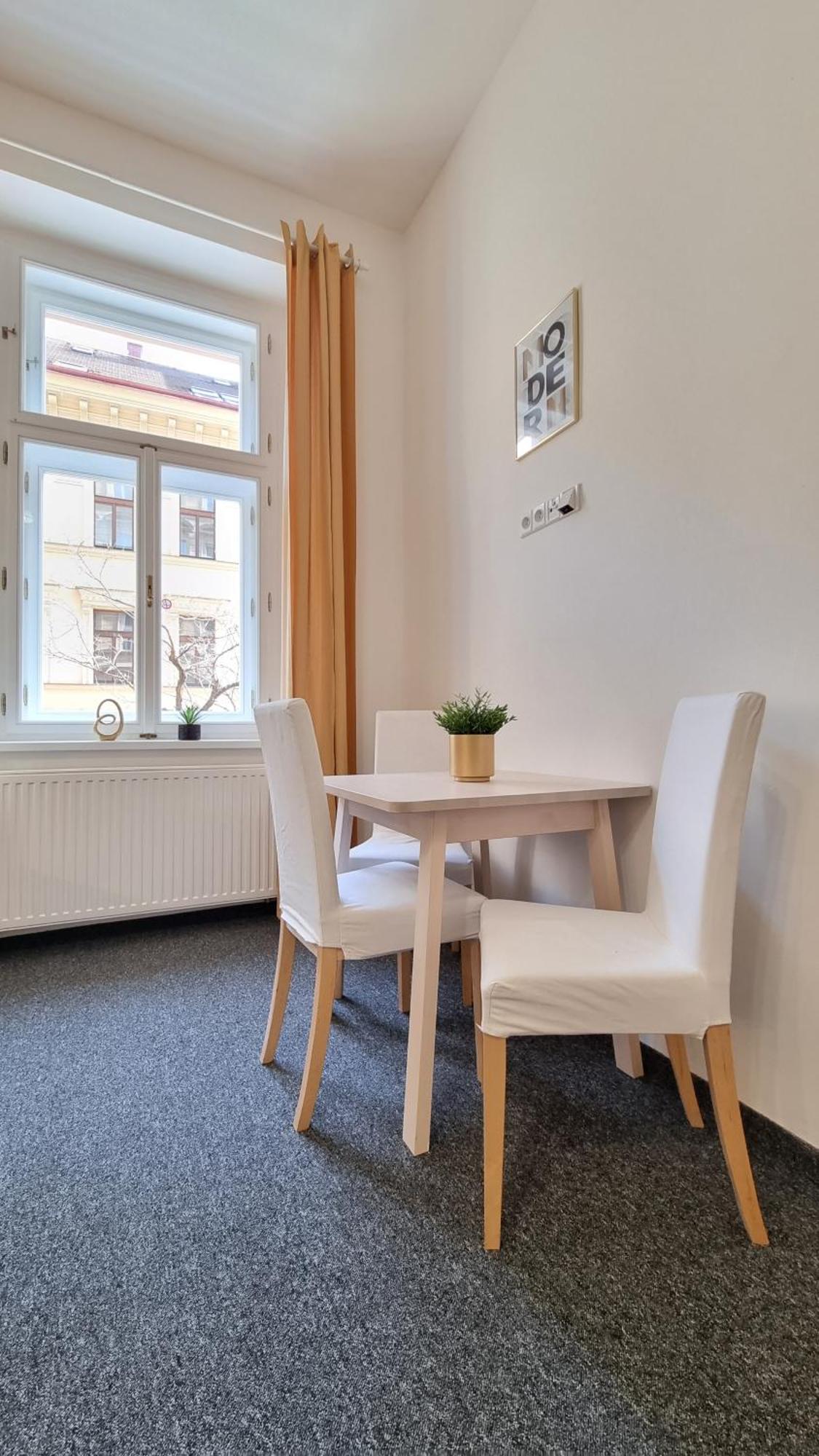 Finnem Rentals Tyrsova 布拉格 外观 照片
